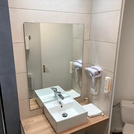 Contact Des Hotel