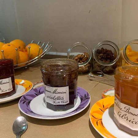 Contact Des Etats-unis 호텔 3*