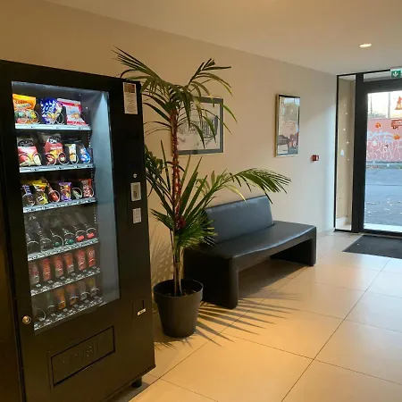 Contact Des Etats-unis 호텔 3*