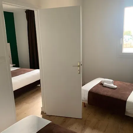 Hotel Contact Des 3*