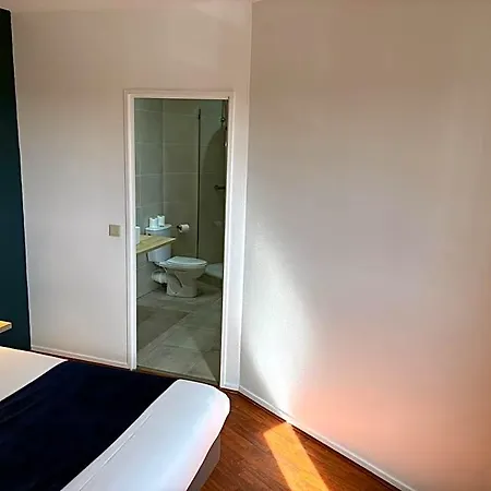 Contact Des Etats-unis מלון 3*