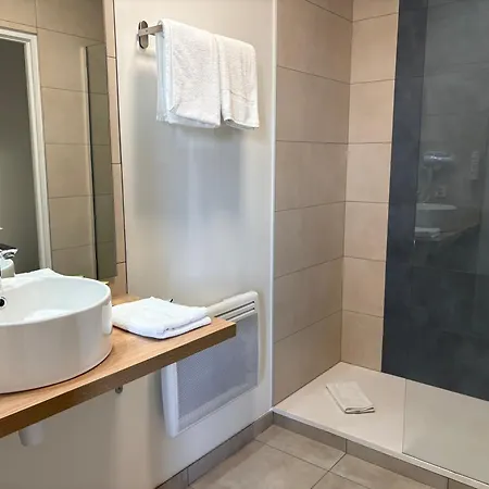 Contact Des Hotel