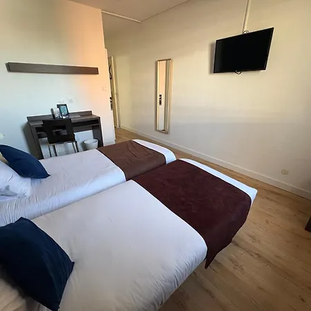 Contact Des Hotel