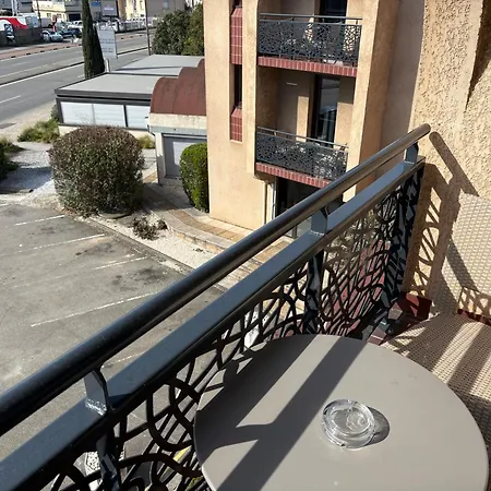 Hotel Contact Des