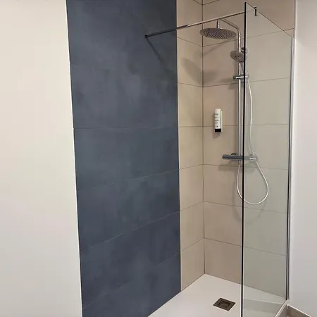 Contact Des Hotel